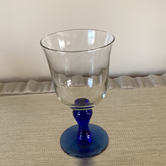 Elegant Water or Wine Goblet Clear Glass Cobalt Blue/Royal Blue Balled Stem - Picture 2 of 5